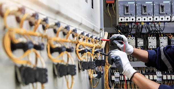 Professional Electrician technician working in Washington, IA